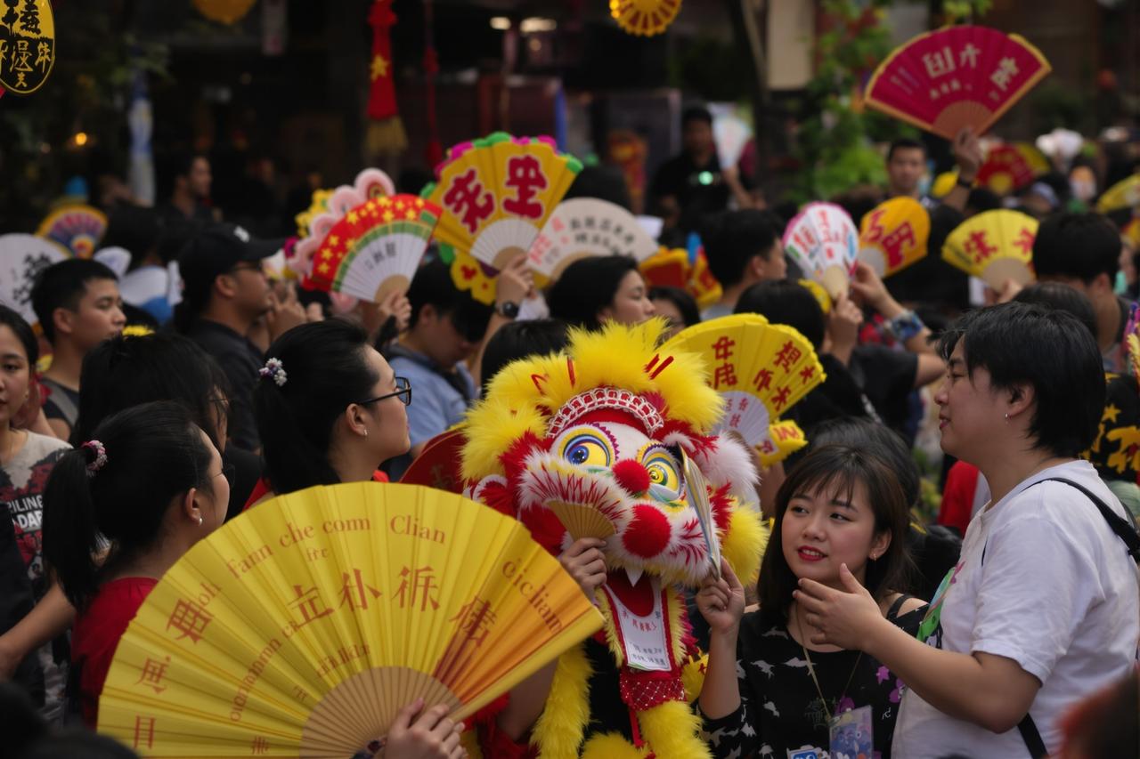 饭圈生存指南：如何在粉丝群体中保持安全距离